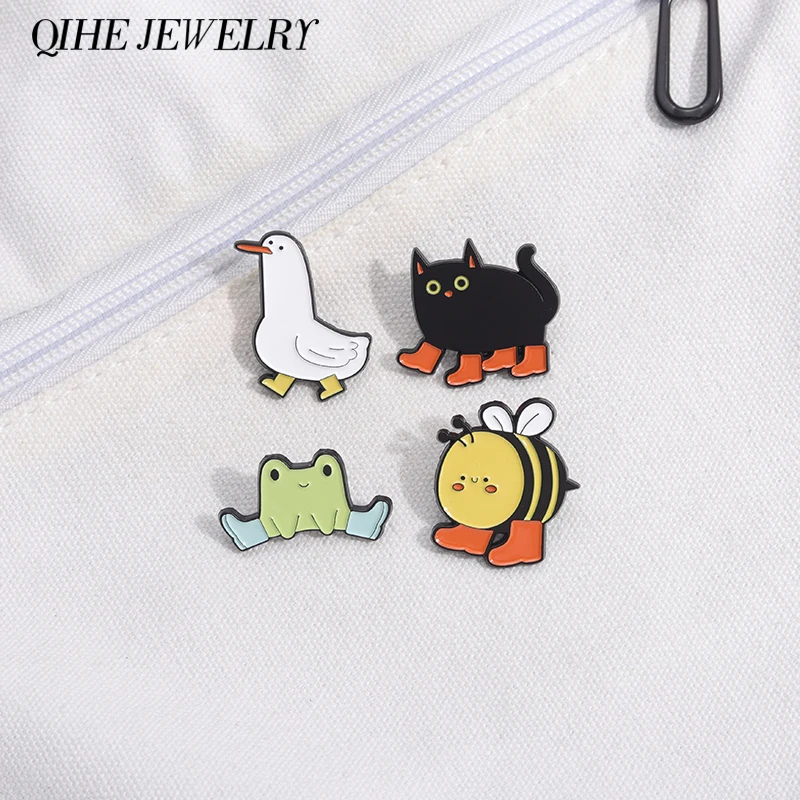 Cartoon Wearing Shoes Animal Brooch Enamel Pins Creative Cute Cat Bee Frog Goose Badges Lapel Brooches Gifts for Kids Friends
