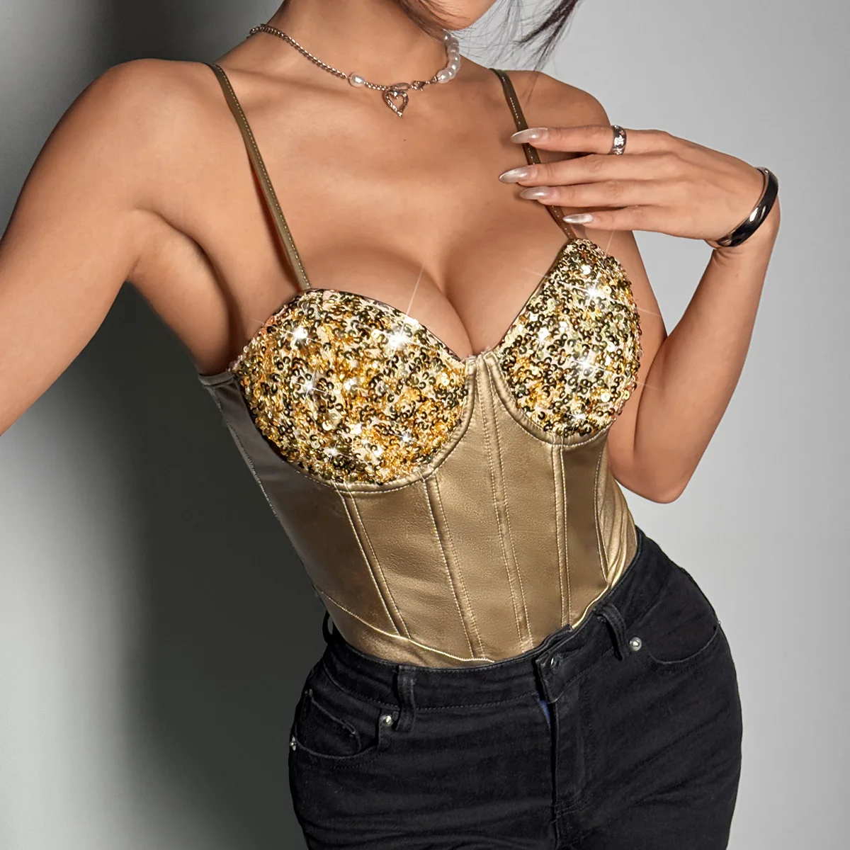 جديد أزياء المرأة ضئيلة أكمام ارتداءها سباركلي الترتر السباغيتي حزام مثلث رومبير يوتار القمم S M L