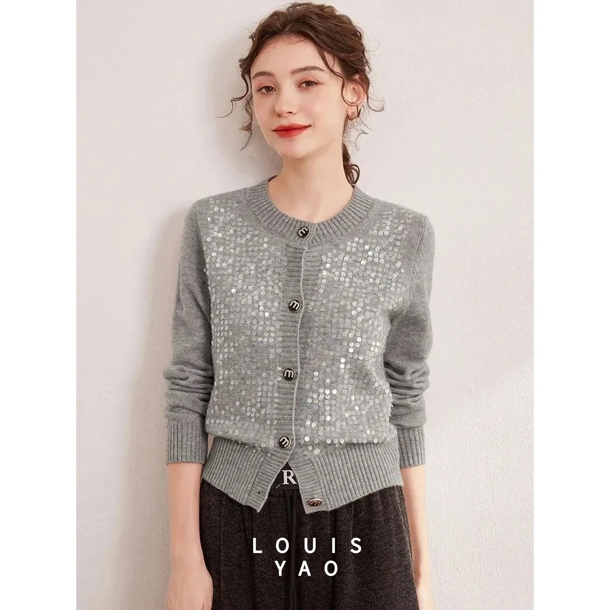 

LOUISYAO Sparkling Knitted Cardigan 2025 Autumn/Winter Tops Round Neck Micro Elastic Button Women's Long Sleeve Sweater
