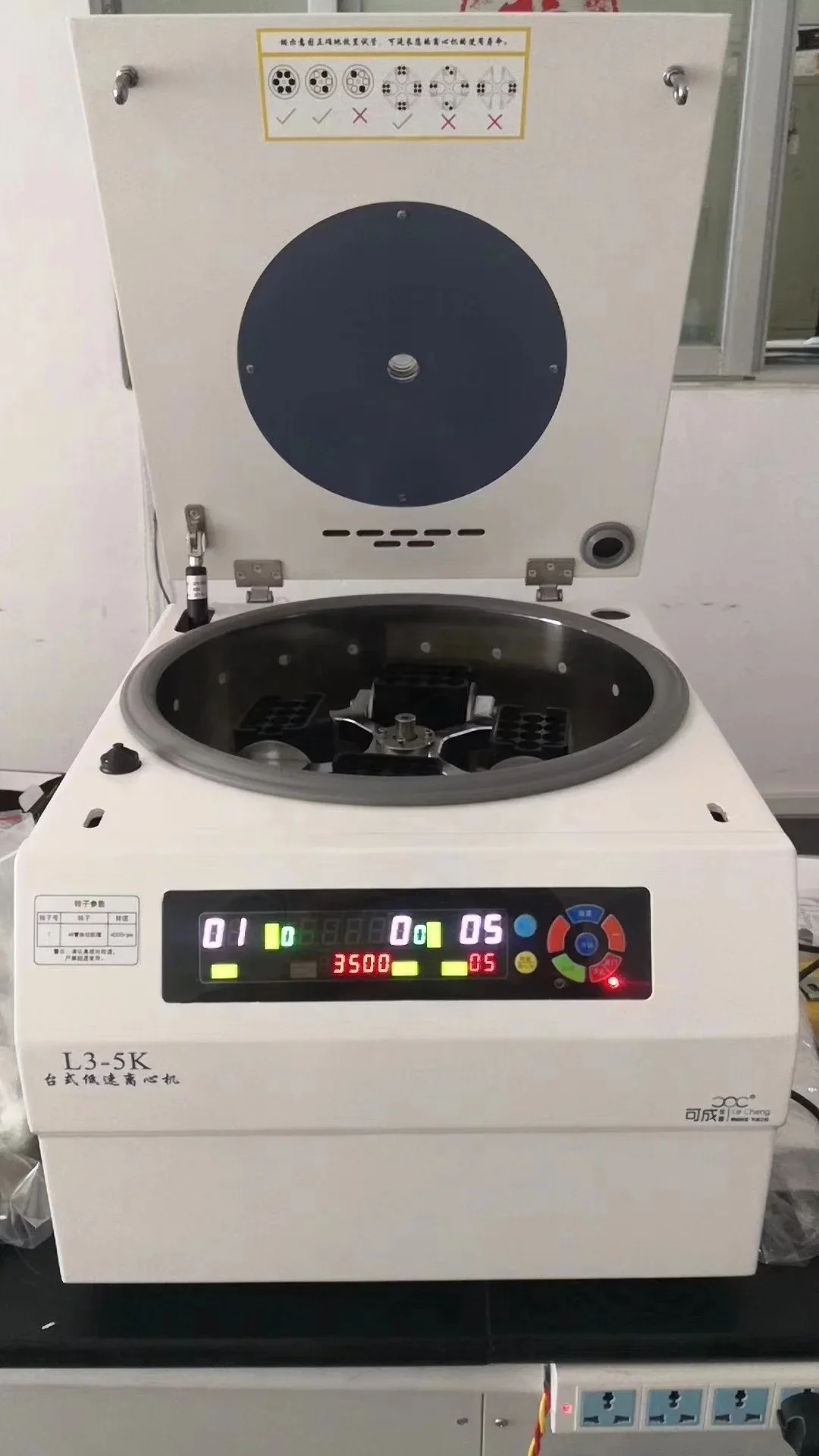 

Medical Lab Centrifuge Machine with 4x250ml Swing Bucket,32x15ml, 4x2x100ml,4x2x50ml Biochemical Analysis System