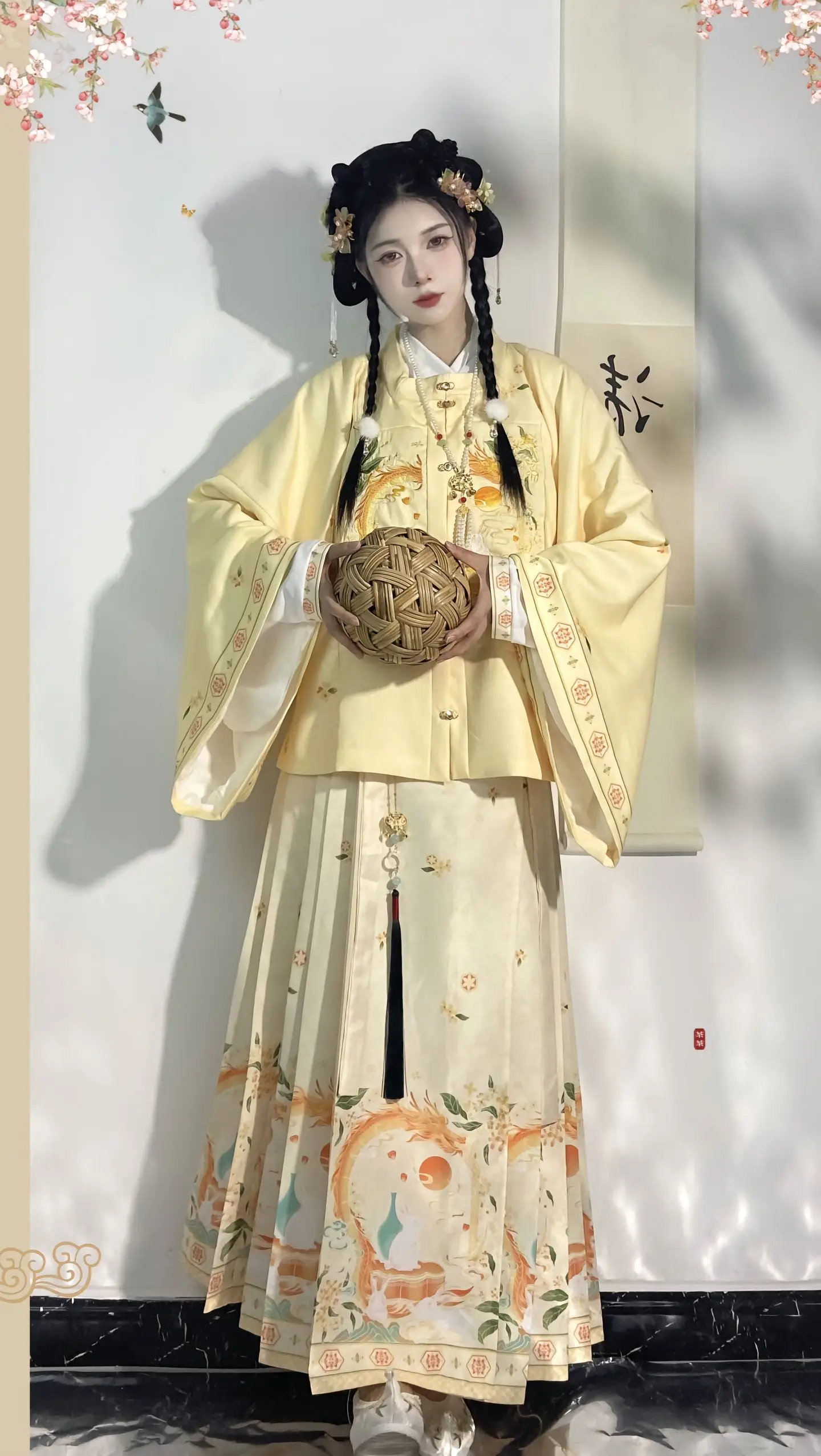 Ming Dynasty Hanfu Female Embroidered Square Neck Mending Coat Pipa Sleeve Horse Face Skirt Autumn and Winter