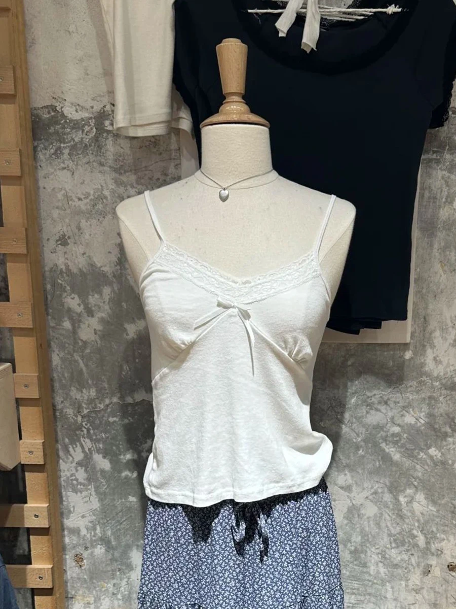 

Белая майка с бантом и кружевной отделкой, женская летняя сексуальная майка с v-образным вырезом, мягкая хлопковая тонкая майка, летние милые милые базовые укороченные топы в консервативном стиле Y2k