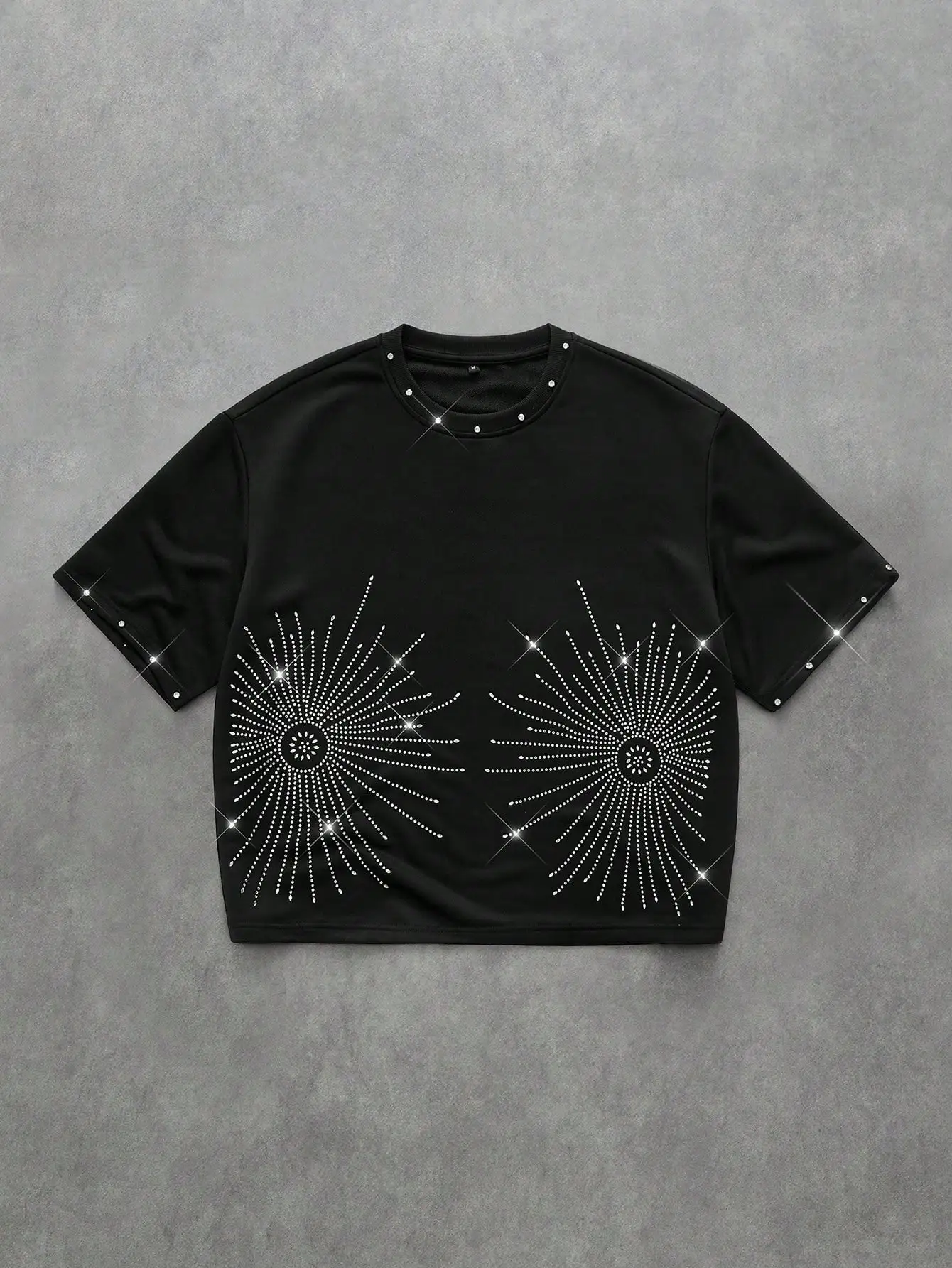 

2000s Women Black Crop Top Short Sleeve Rivet Embellished Rhinestone Firework Print Street Style Trendy Gothic Fashion