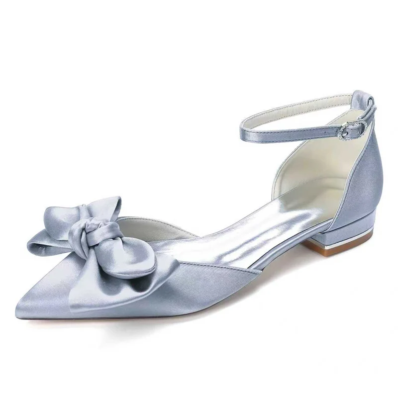 Elegantes Sandalias de Novia con Lazo Frontal, Color Blanco y Plateado, de Seda, Punta Puntiaguda, Correa al Tobillo, Gran Lazo de Mariposa, Zapatos de Novia para Mujer