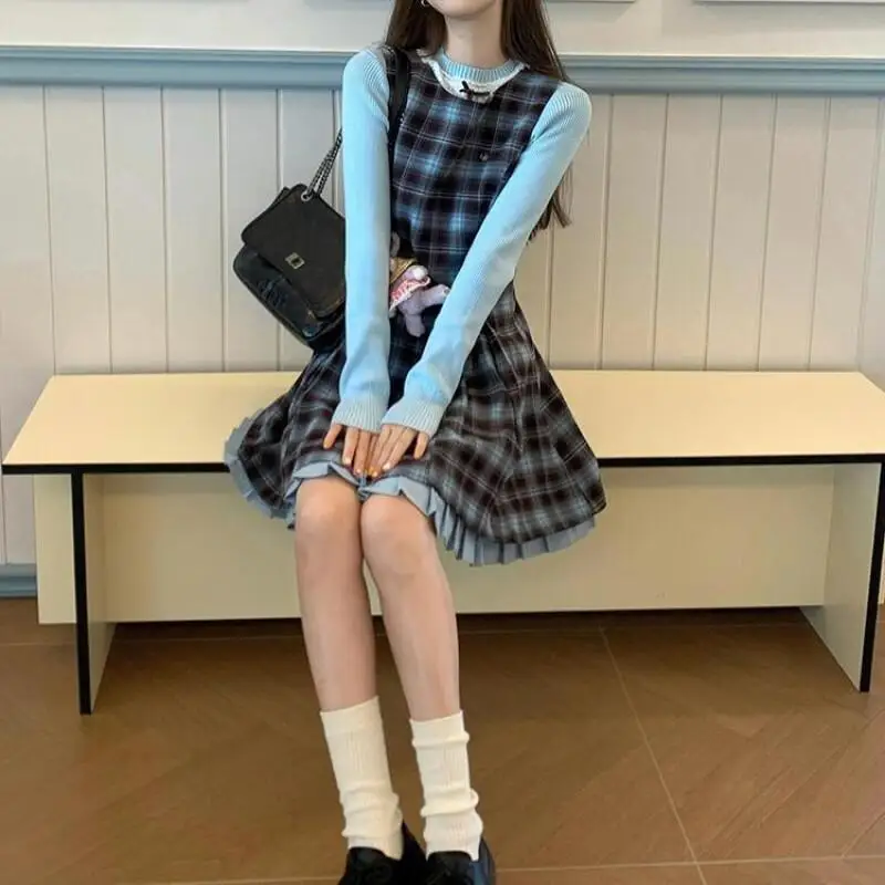 Traje de estilo coreano estilo preppy para mujer, traje de otoño y primavera, nuevo modelo, vestido corto acampanado, conjunto de dos piezas dulce y picante con cuello redondo
