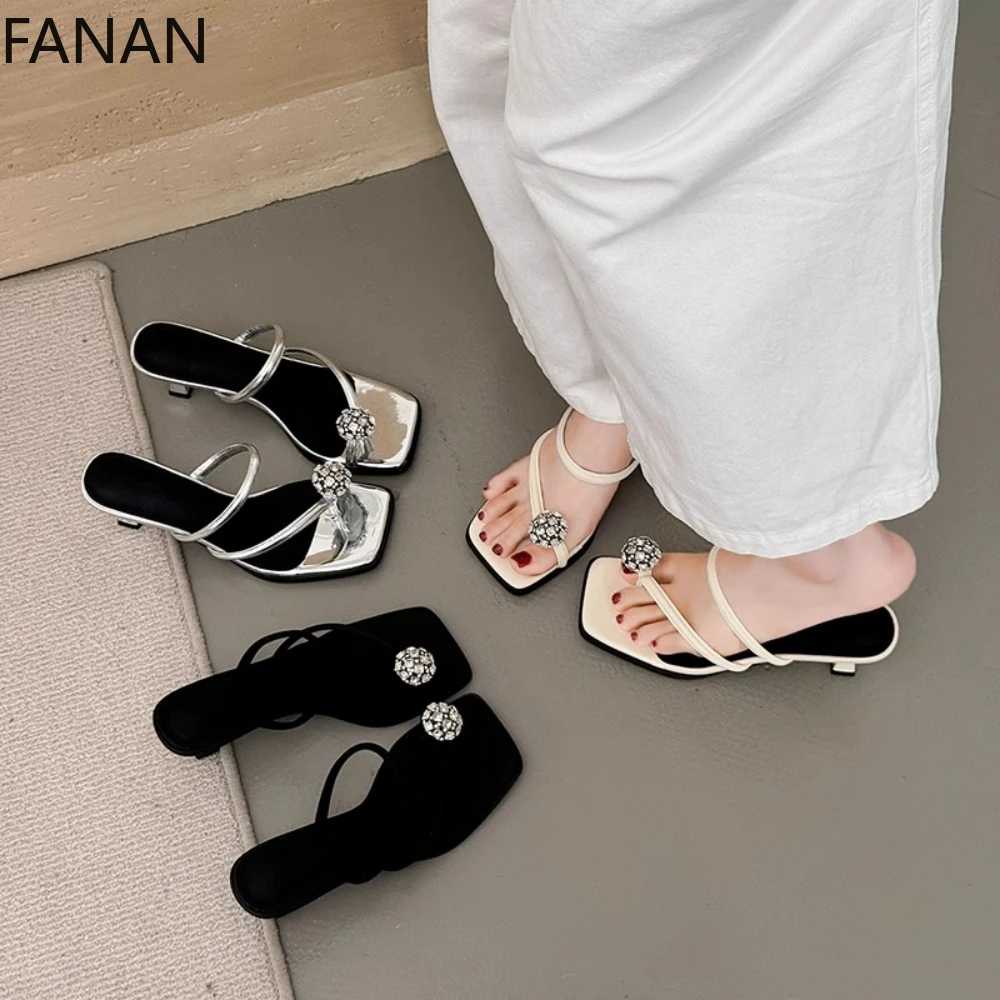 

Французские тапочки на шпильке со стразами, женские летние новые элегантные модные босоножки на высоком каблуке с открытым носком, черные нескользящие пляжные туфли