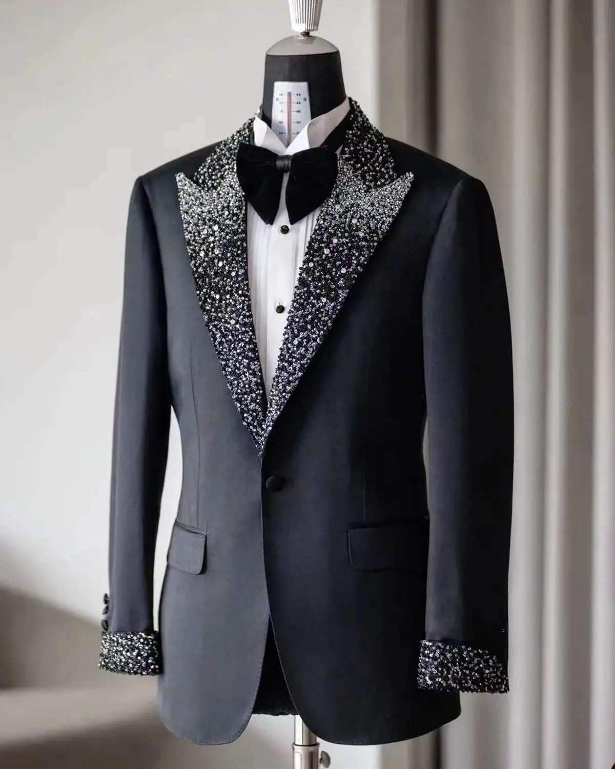 Wedding Men\'s Suits Tailored Beads Pearls 1-Piece Blazer Peaked Lapel Formal Casual Occasions Custom Made Plus Size Tuxedo Coat