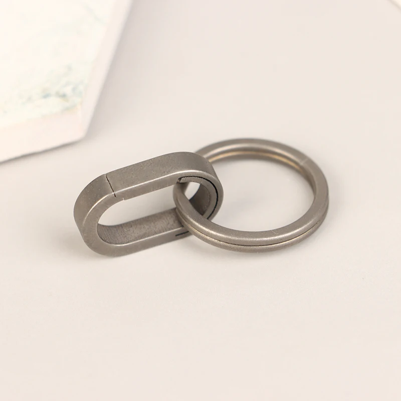 

Titanium Alloy Mini Key Ring Connection Buckle Universal Joint Auxiliary Ring Connection Bayonet Ring Personality Creativity