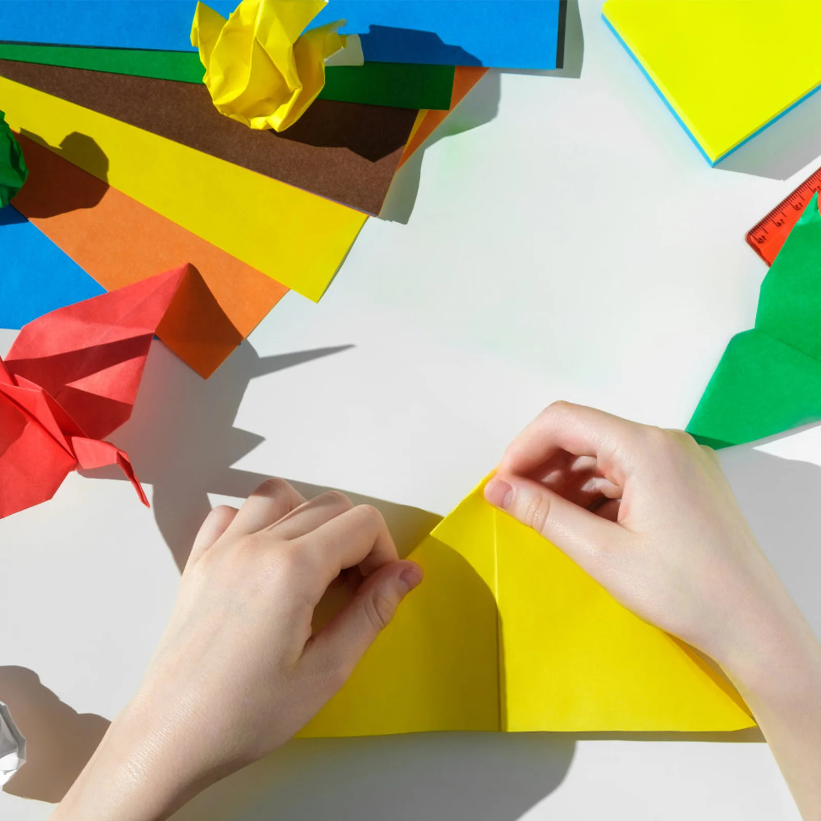 

200Pcs Origami Paper Mixed Colors Square Cardstock for Crafts DIY Scrapbooking Creative Use Mixed Color Origami Paper