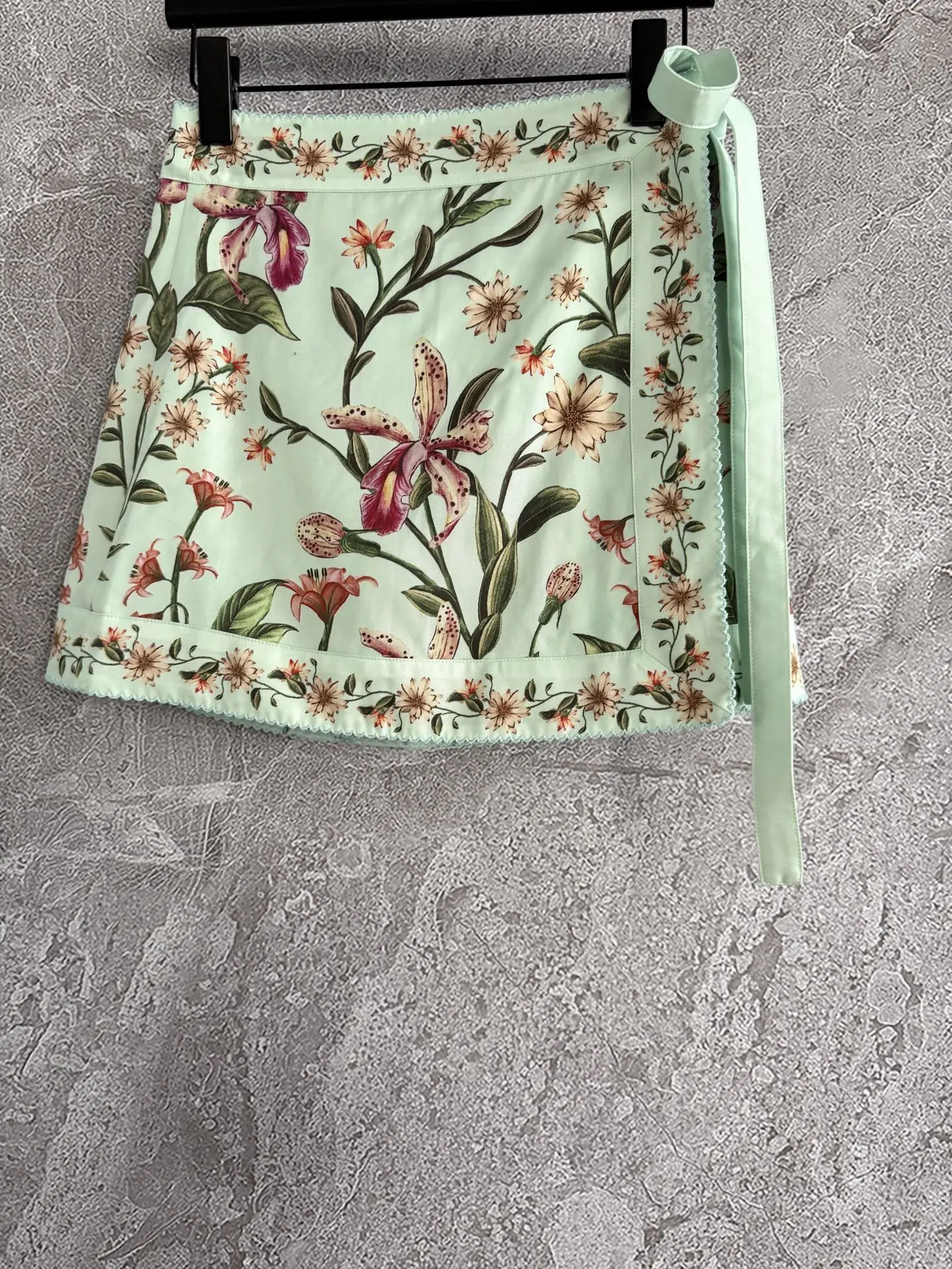 Falda con estampado de flores verdes para mujer, minifalda de cintura alta envuelta con borde bordado de encaje