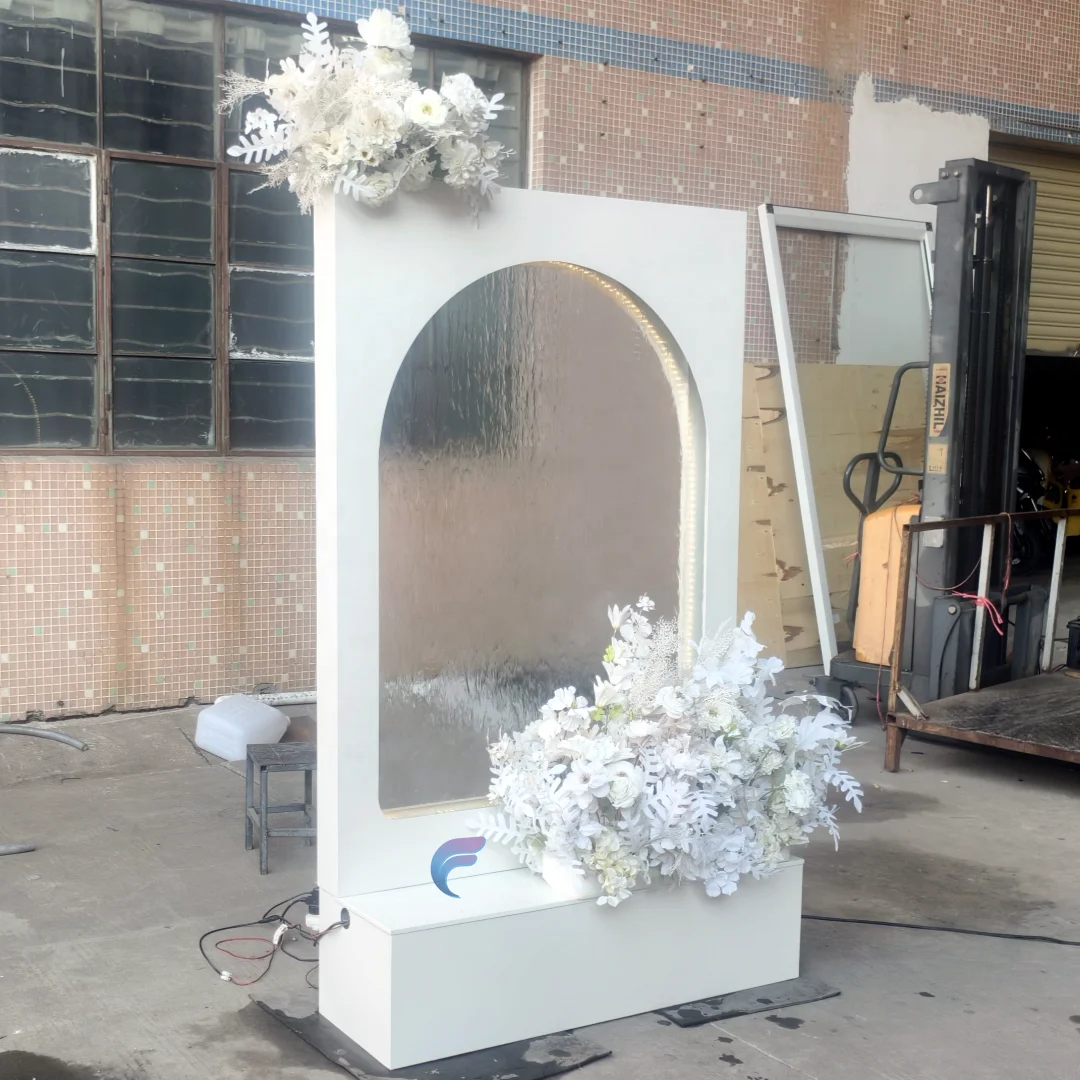 Kustomisasi. Air Mancur LED Air Terjun Berkualitas Tinggi dengan Bingkai Putih Stainless Steel dan Panel Kaca Pernikahan