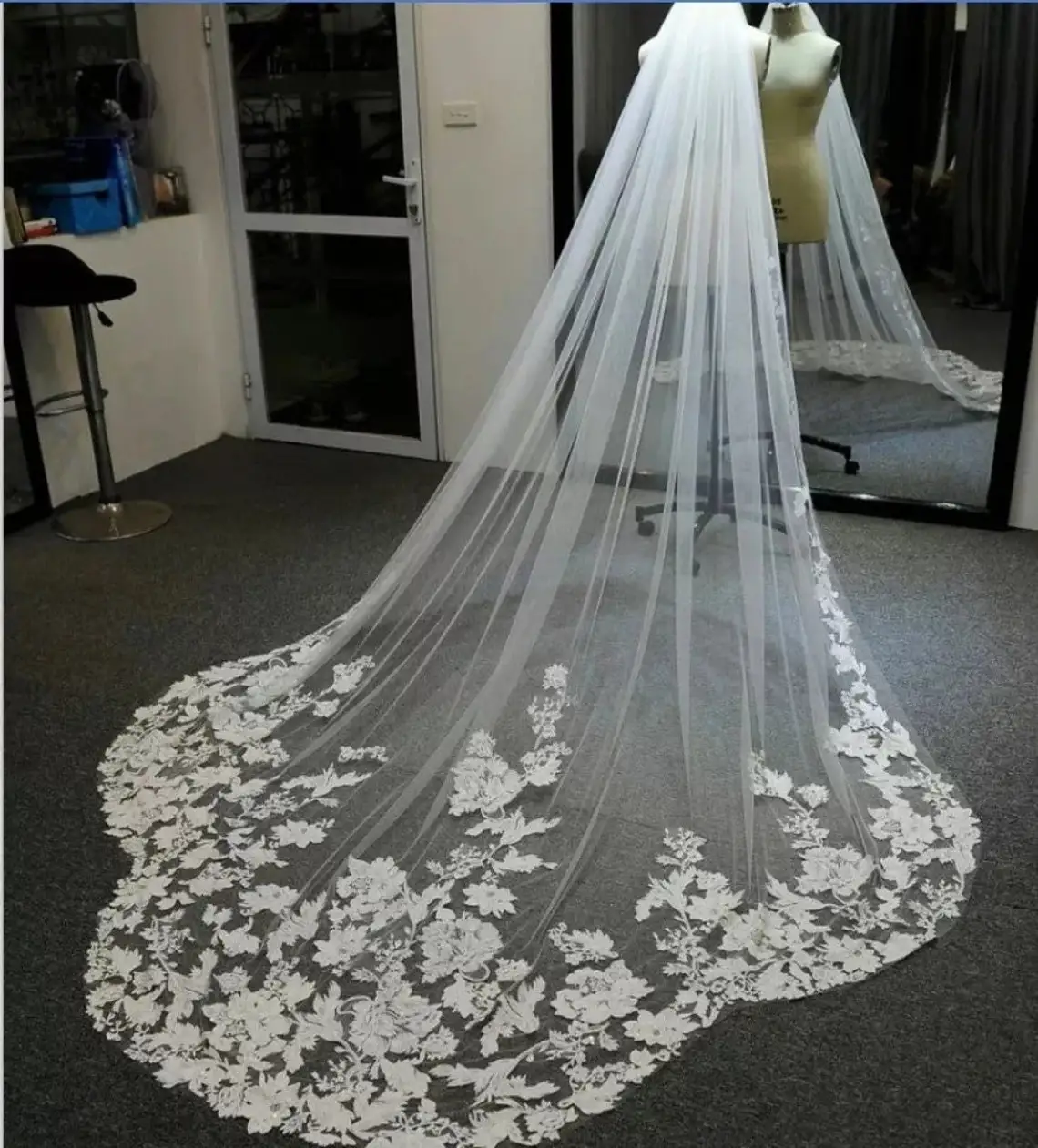 Floral Lace bridal Veil 1 Tier Scalloped Cathedral Length Wedding  Arcs Veil With Comb Accessories