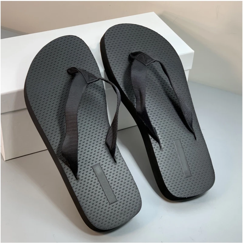25 Year New Minimalist and Versatile Women's Clip Toe Nude Comfortable Casual Beach Flip Flops