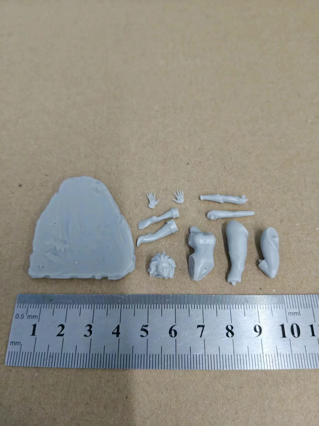 1/24 スケール樹脂置物ヒョウ柄女の子クロール Nsfw DIY 2 バージョン組み立てるモデルキット未組み立て未塗装