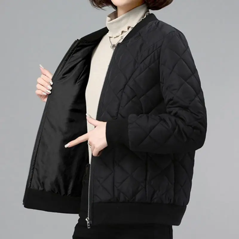 Short Bomber Woman Coat Cropped Black Quilted Padded Thick Padding Baseball Jackets for Women Aviator Cute Korean 2024 Aesthetic