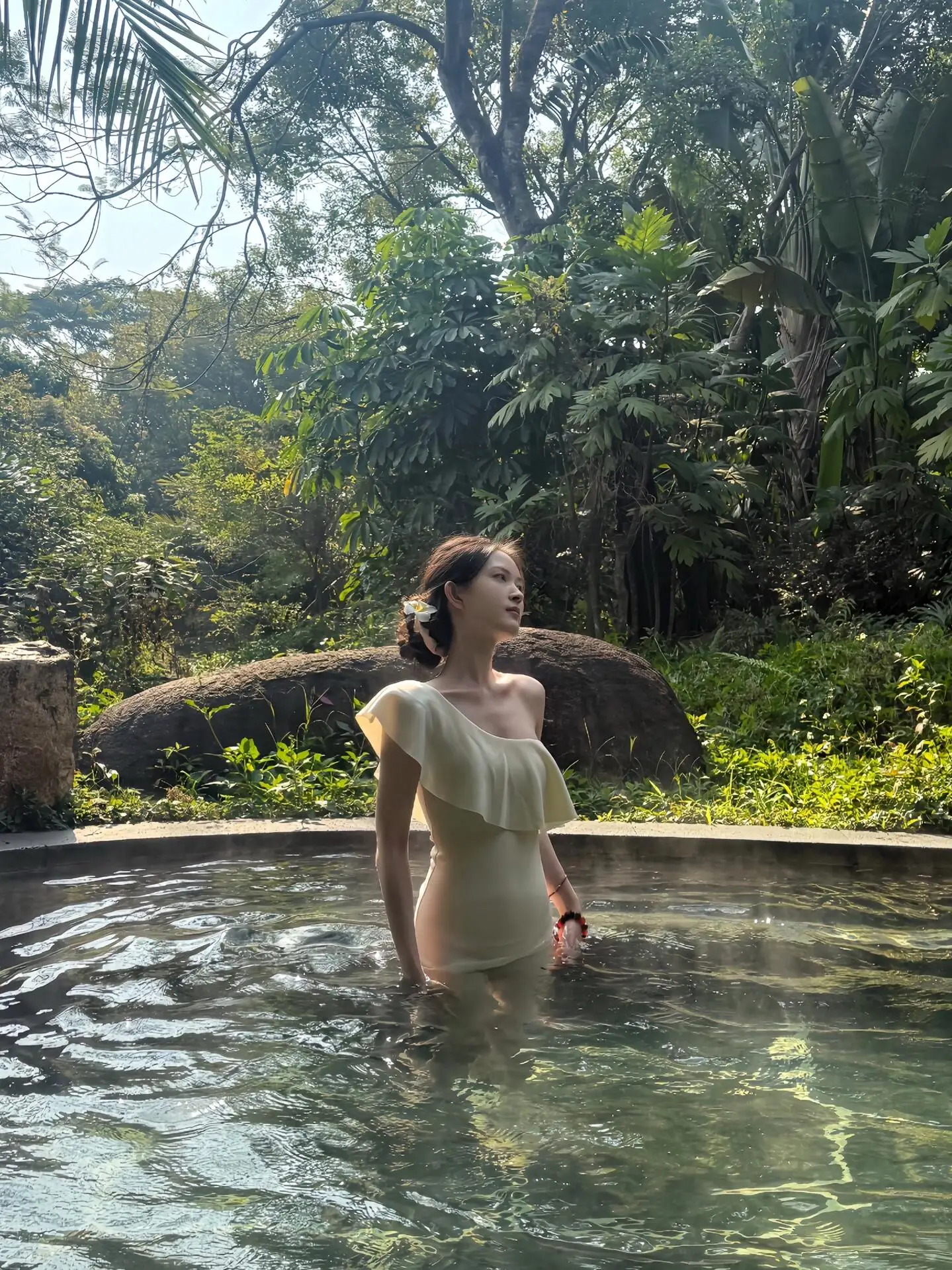 

Новый корейский стиль: Элитный цельный купальник с одним плечом, без спинки, утягивающий, термокомфортный, для отпуска, женский, скрывающий живот, пляжный