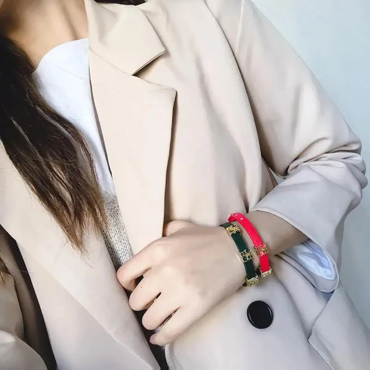 

Exquisite Women's Fashionable Bracelet Women's Retro Simple Classic Metal Engraving Decoration Baidu Brand Logo Girls' Bracelet