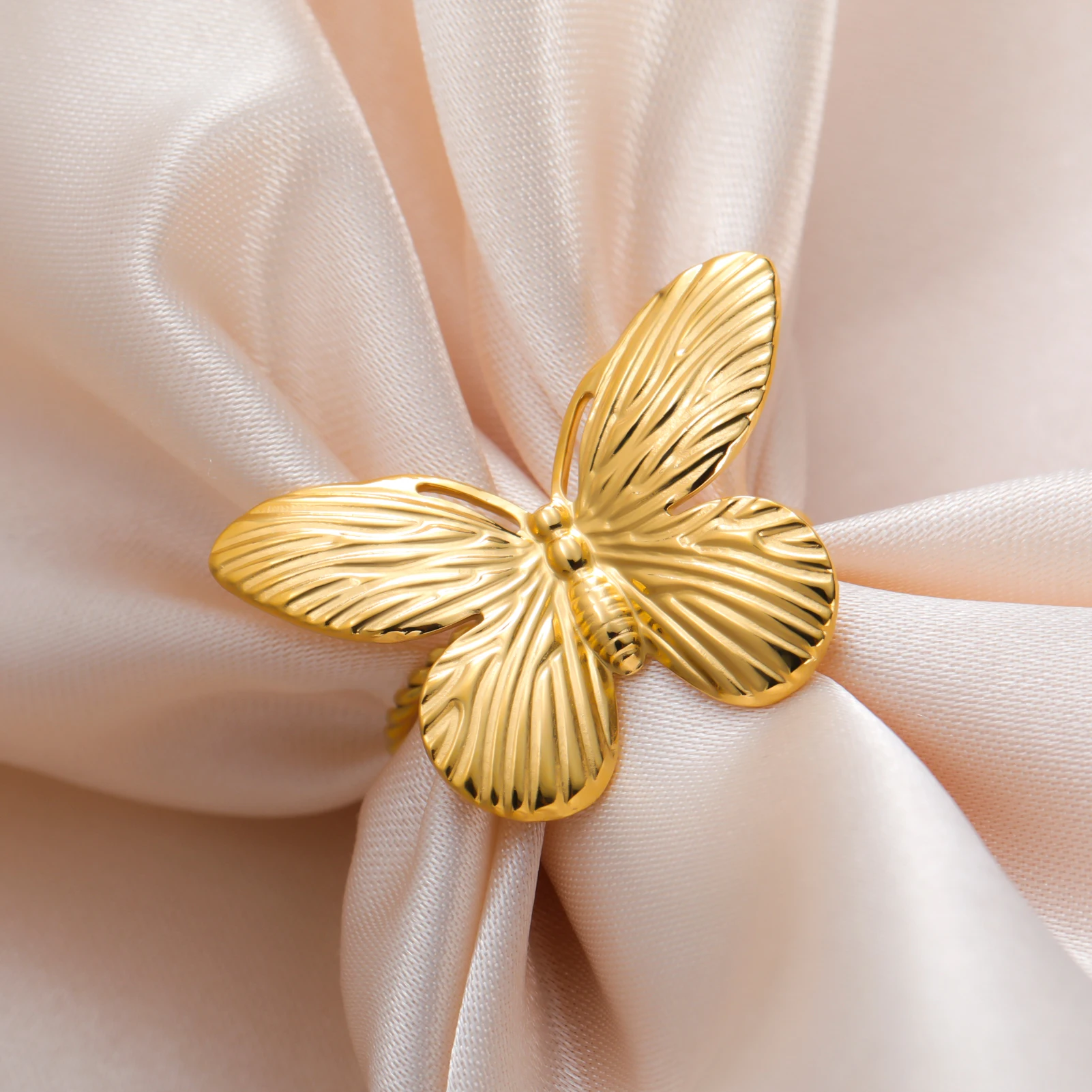 COOLTIME فراشة حلقة مفتوحة الإناث الفولاذ المقاوم للصدأ الذهب اللون قابل للتعديل الاتجاه جماليات المجوهرات هدية بالجملة 2025 جديد