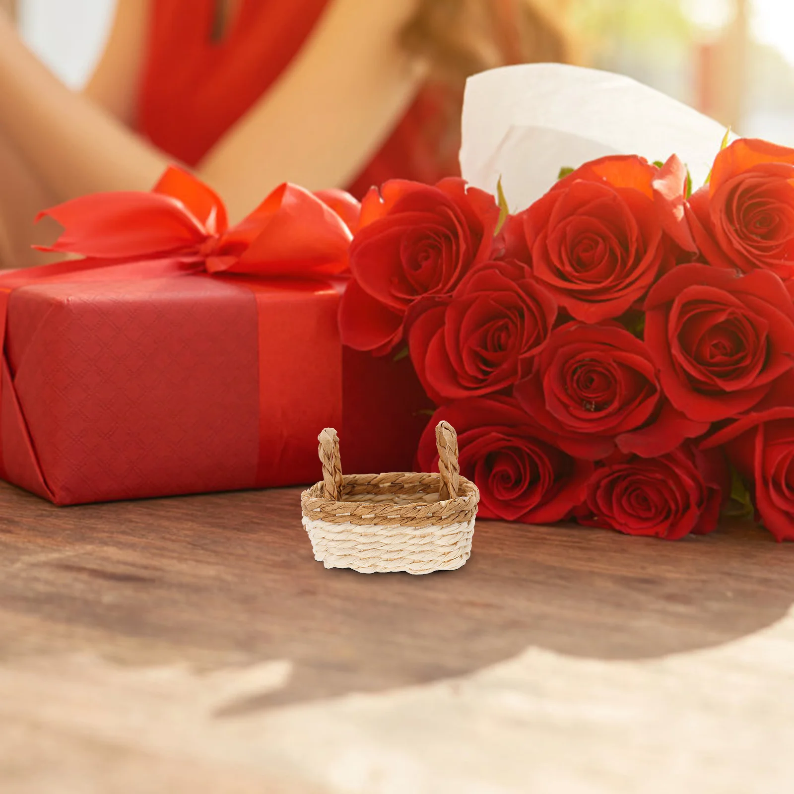 

2Pcs Small Raffia Grass Mini Flower Basket Handwoven Woven Basket for Wedding Party Home Decoration Micro Landscape