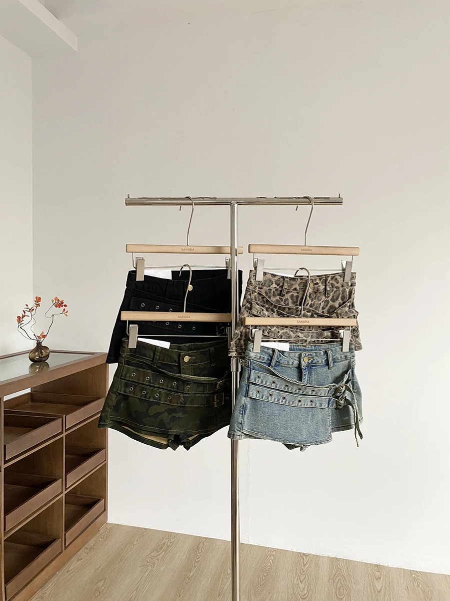 

Slimming High Waist Asymmetric American Retro Hot Girl Denim Shorts Women's Design Sensation Autumn 2025 New Style Commute Wind