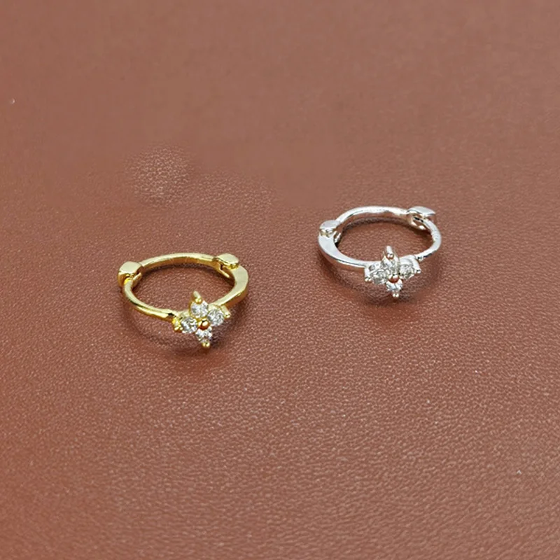 Zierliche Blumen-Ohrclips für Frauen, Piercing-Knorpel-Ohrring, Niedlicher Zirkon in Goldfarbe, Ästhetischer Damenschmuck KDE028 – Detail 6