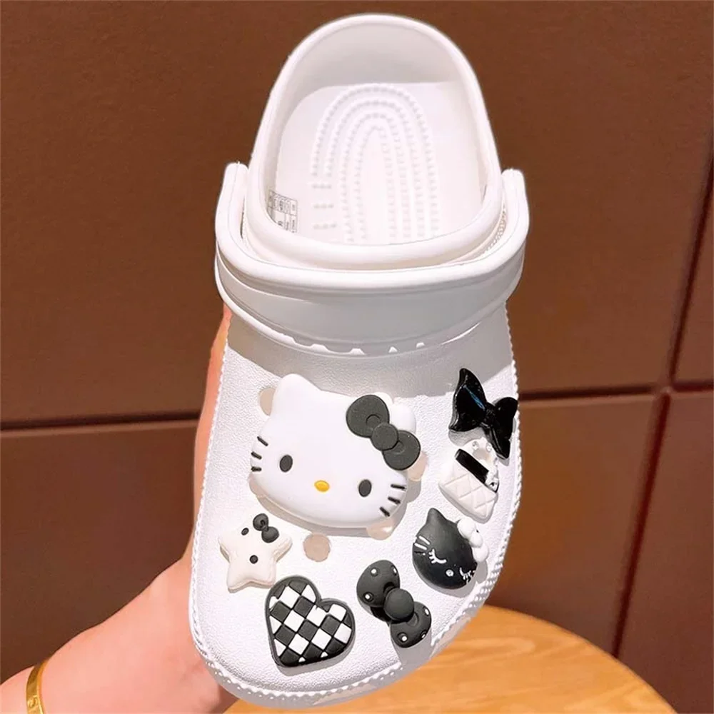 คลาสสิก LED การ์ตูนรองเท้า Kawaii Cinnamoroll Melody Kuromi Kitty DIY ตกแต่งรองเท้า Charms ชุดรองเท้าหัวเข็มขัด