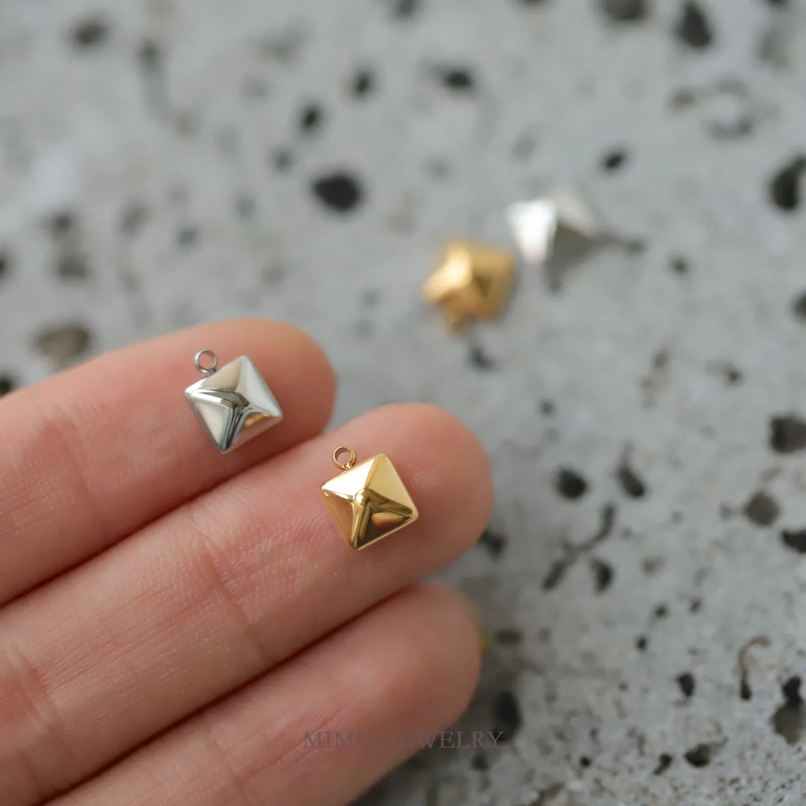 

Mini Cool Style 3D Small Rivet Charms Pendant Supplies DIY Hand Stainless Steel Gold Plated Accessories 6.3X8.3mm