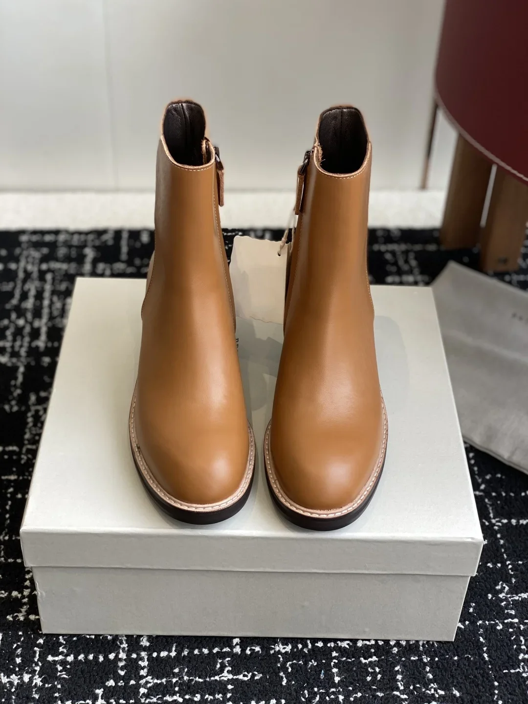 

Высококачественные мягкие практичные зимние ботильоны, женские модные кожаные ботинки до середины икры из лакированной кожи, подарок на День святого Валентина