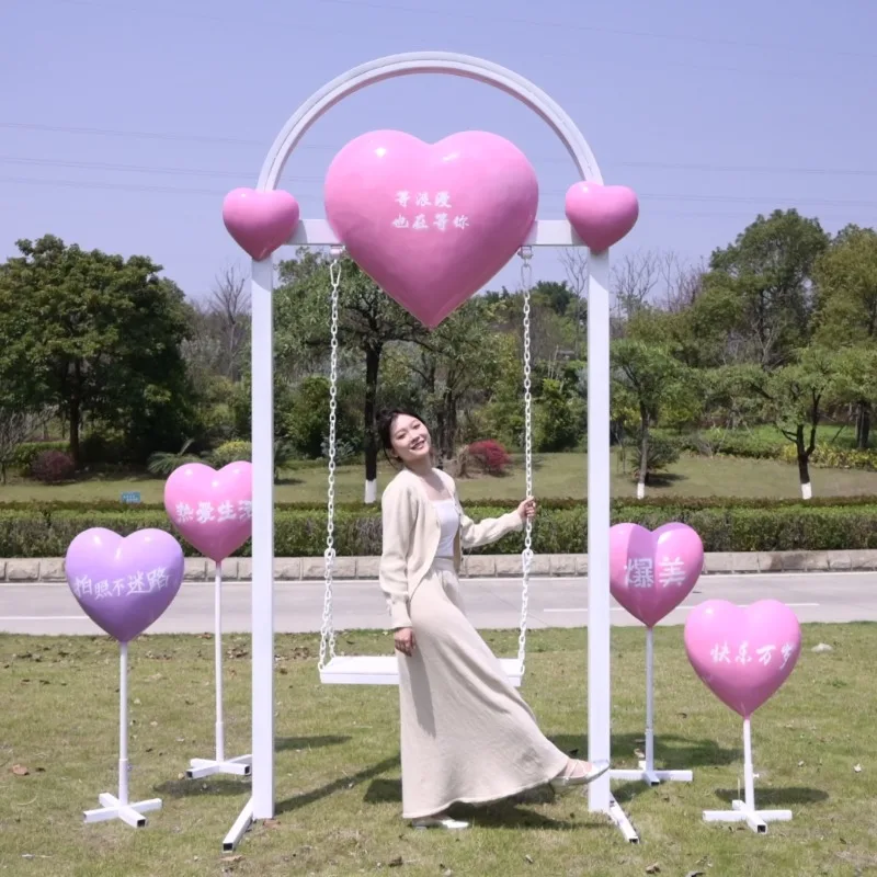 인터넷 유명인 사랑의 구름 무지개 더블 스윙 시트 조각상 야외용