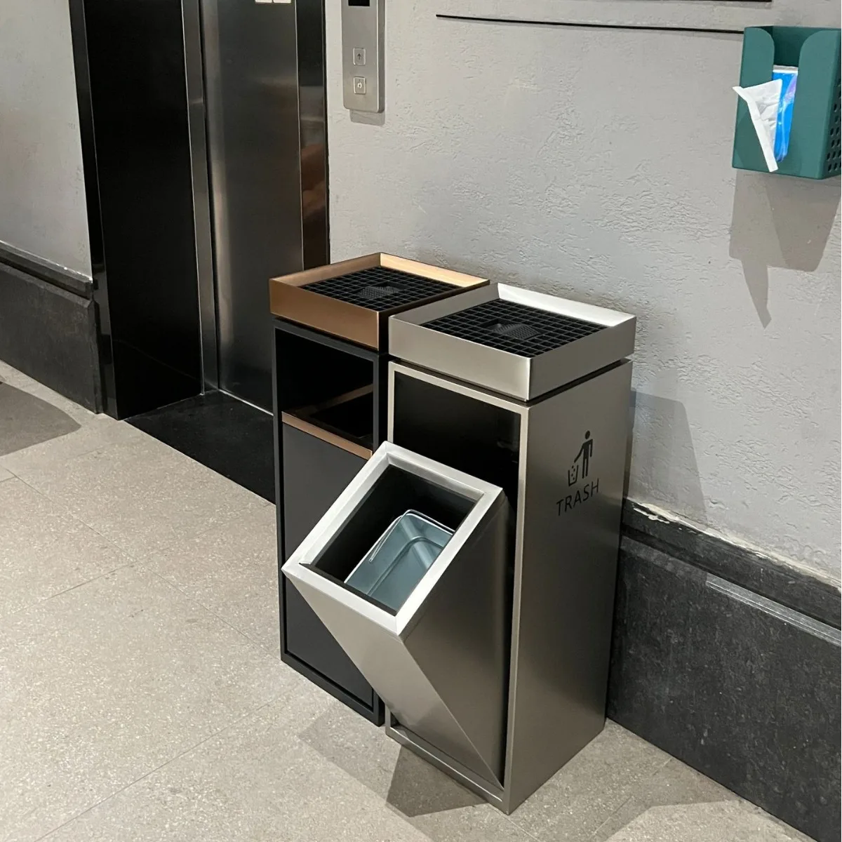 

Мусорное ведро из нержавеющей стали для вестибюля отеля с пепельницей, торговым центром, офисном зданием, коридором лифта, вертикальным ведром для золы