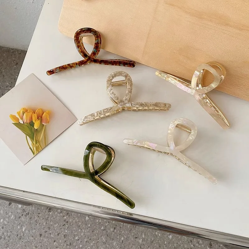 

Металлические женские заколки для волос подходят для завязывания волос или повседневной носки. Прочные и модные повседневные аксессуары для волос выглядит хорошо