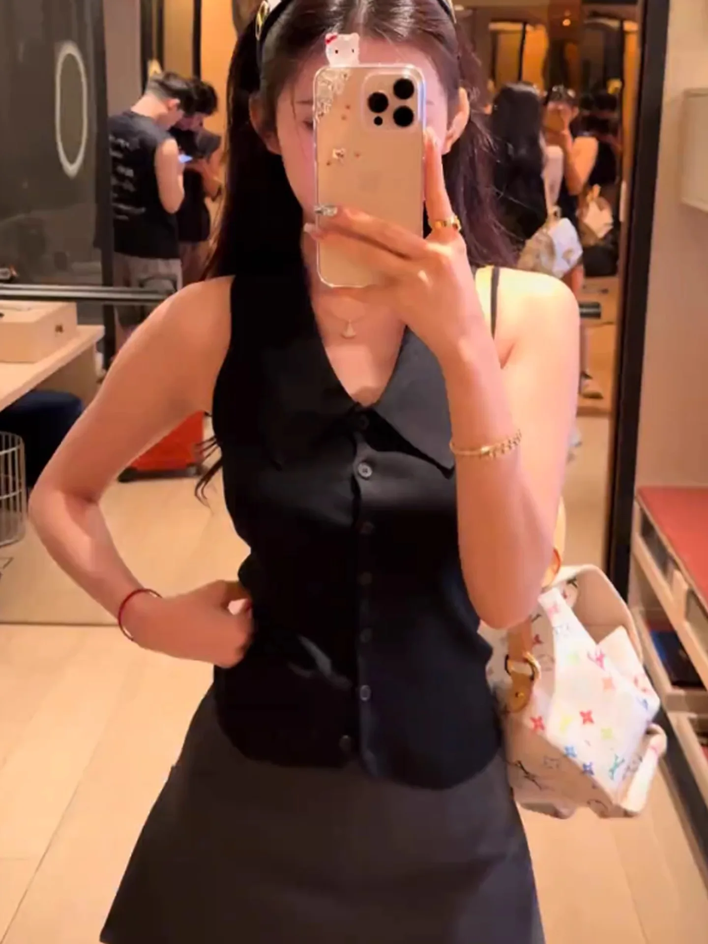 

Soft Skin-Friendly Knitted Vest Top Women's Single-Button Design Summer Faion Korean Sle Slim Fit Silk Fabric Ne