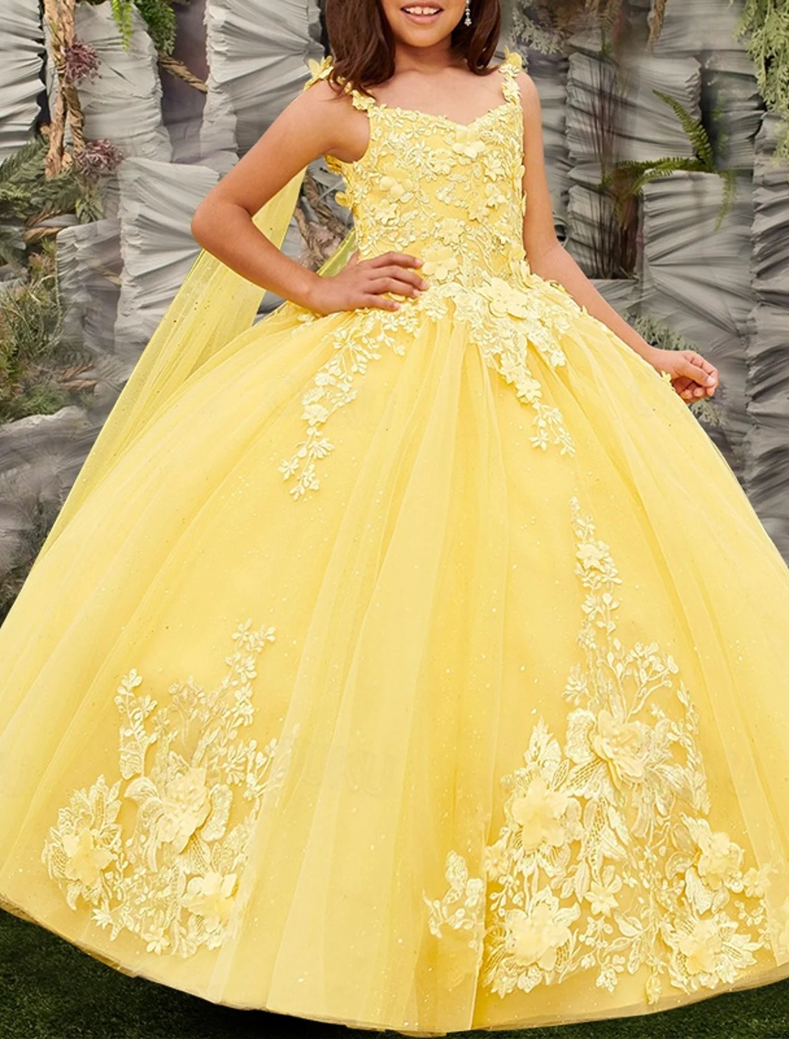 

Tulle Luxurious Flower Girls' Dresses With Watteau Train Flowers Appliques Spaghetti Straps Glitter Princess Birthday Ball Gowns