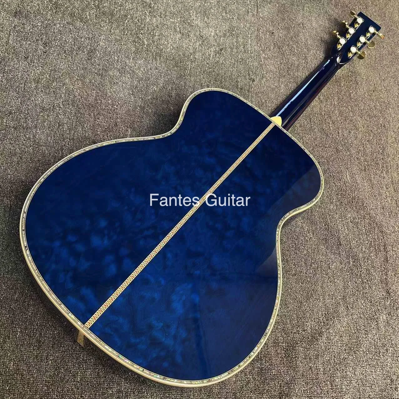 متوفر، جيتار صوتي من سلسلة OM مخصص من خشب التنوب الصلب باللون الأزرق المموج من خشب القيقب الصلب ولوحة أصابع من خشب الأبنوس الخلفي