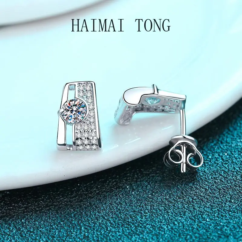 

HAIMAITONG PT950 platinum rectangular earrings set with moissanite studs simple source direct supply