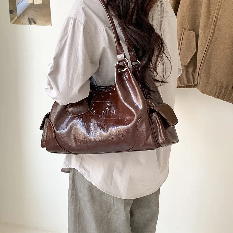 

Осенние сумки на плечо с заклепками, большие вместительные винтажные сумки-тоут, мягкие кожаные дорожные сумки-шопперы