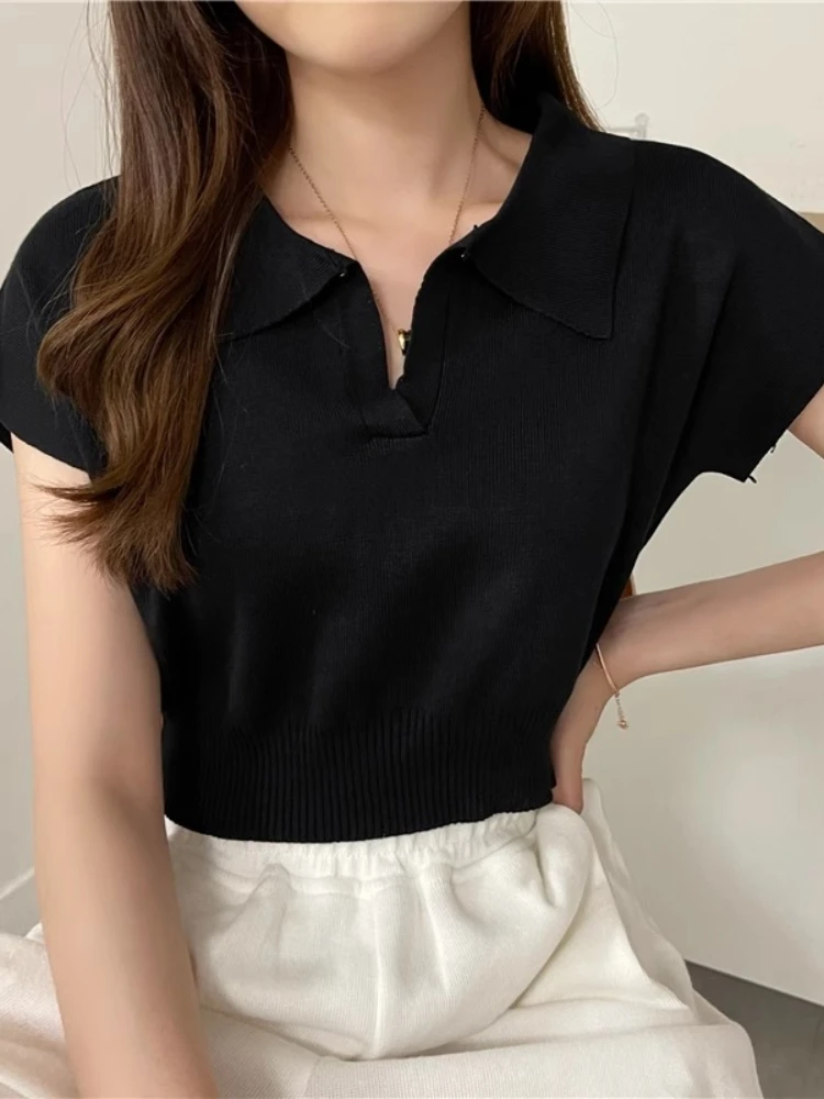 AOSSVIAO 2025 ใหม่รูปแบบ Collared เสื้อกันหนาวอเนกประสงค์แขนสั้นถักสําหรับฤดูใบไม้ผลิและฤดูร้อนผู้หญิงเสื้อผ้า Crop TOP