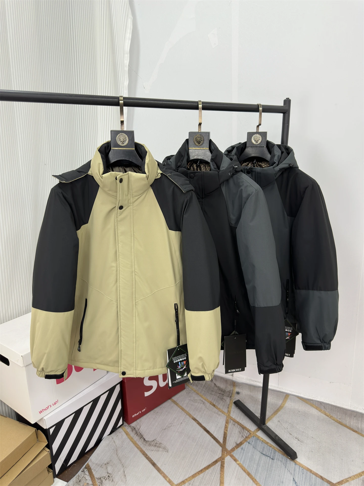 

Модная хлопковая куртка с цветными вставками для активного отдыха, ветрозащитная, водоотталкивающая, со съемным капюшоном, мужская, приталенного кроя