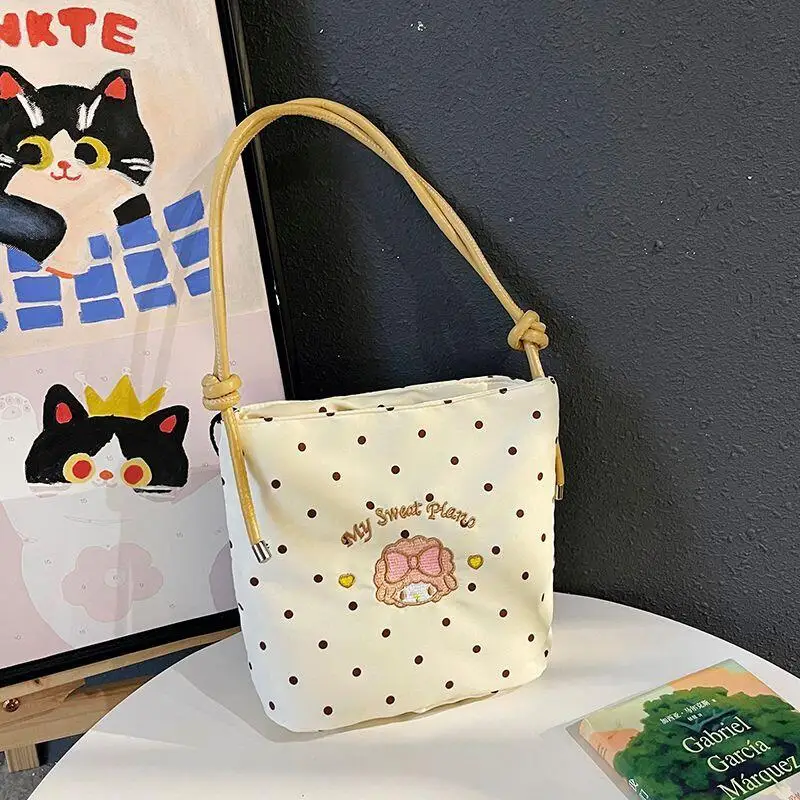 Miniso سانريو البيانو المطرزة متقلب قماش الإبط حقيبة للفتيات حقيبة كتف باد حقيبة مستحضرات تجميل تخزين دلو سستة حقيبة