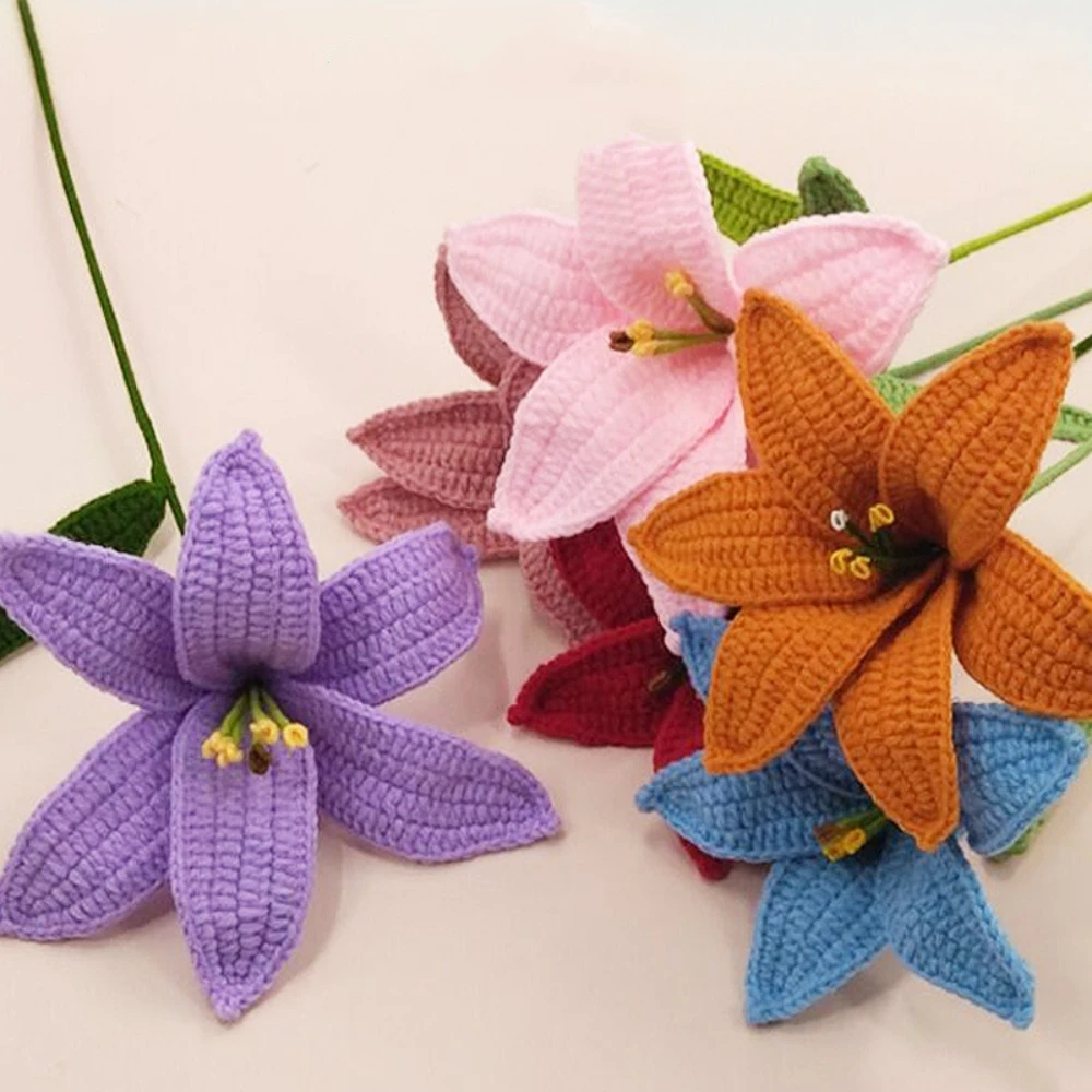 Neue leichte handgestrickte Lilienblütengarn-Geschenke, gehäkelte Lilienblumenstrauß, gefälschte Blumenpflanzen, Muttertagsgeschenk ​