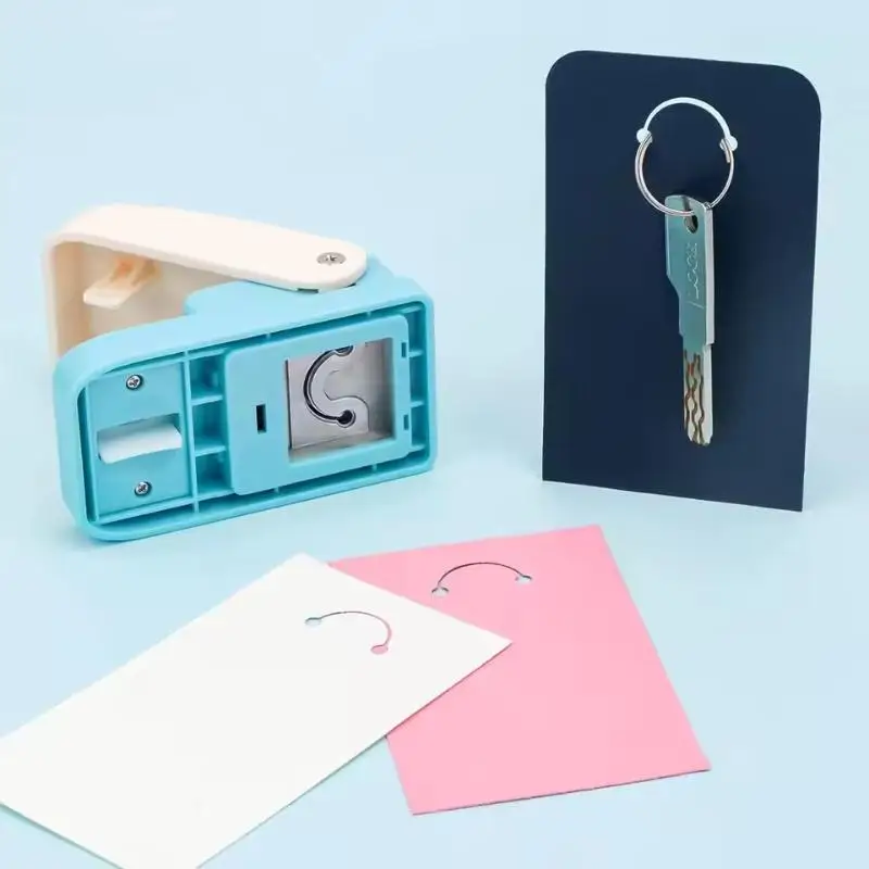 Face Pattern Keychain Hole Puncher Non-slip Handle for Scrapbooking Embossing Gift Tag Making Party Decor DIY Works