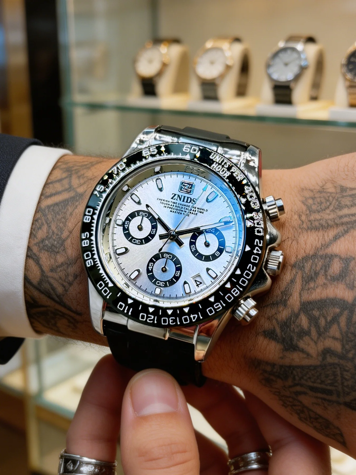 

High-End Luxury Men's Sports Quartz Watch with Three Sub-Dials, Six Hands, Chronograph, Calendar, Waterproof, Luminous, Silicone Strap, Fashionable Business Casual Versatile Commuter Men's Watch, Suitable as a Gift