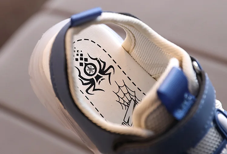 2026 LED Leuchtende Kleinkinderschuhe | Cartoon-Cowboy-Sandalen & -Hausschuhe mit weicher Sohle, Unisex-Sommerschuhe für Kinder – Detail 8