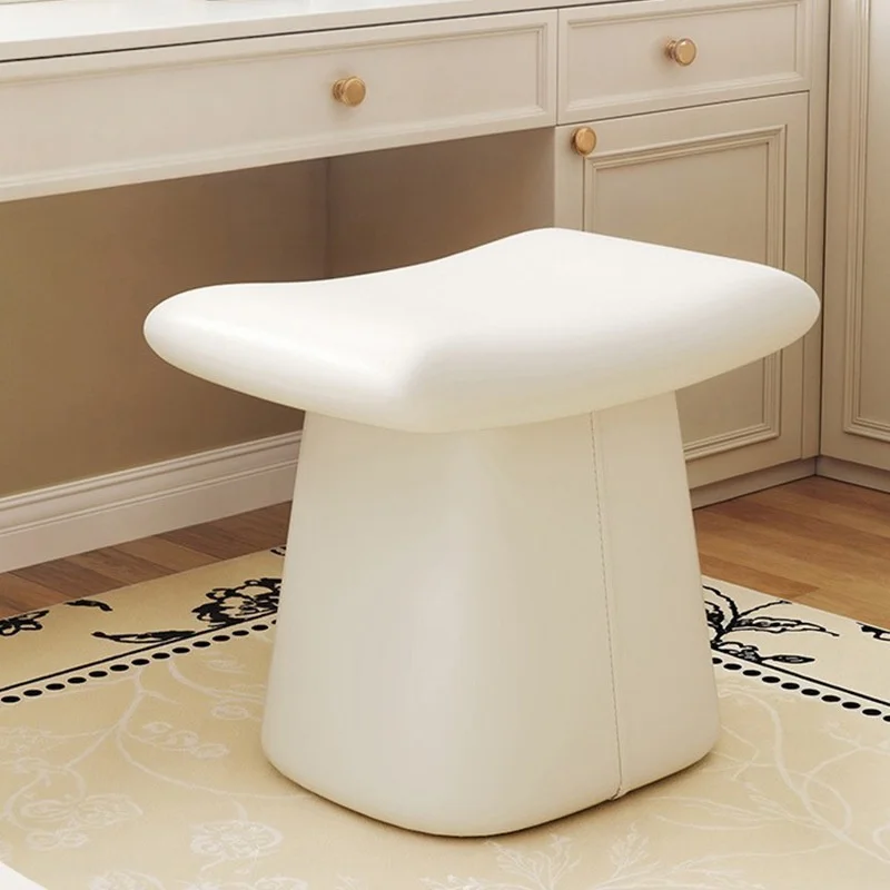 ライトラグジュアリードレッシングチェアメイクアップスツール寝室ドレッシングスツール靴交換スツールアートソフトシートレザーシートチェア