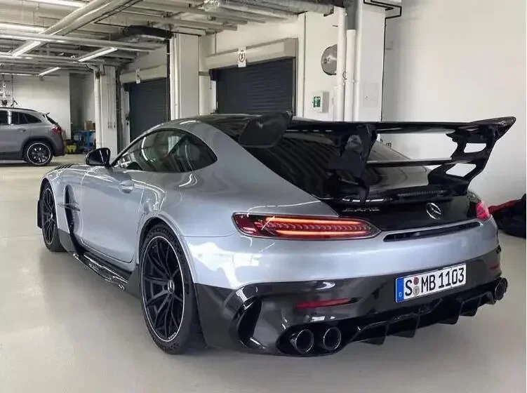 

СПОЙЛЕР для ГУБ ЗАДНЕГО КРЫЛА из настоящего углеродного волокна для Mercedes Benz AMG GT GTS GTC GTR Coupe 2015-2023 (С светодиодной подсветкой)