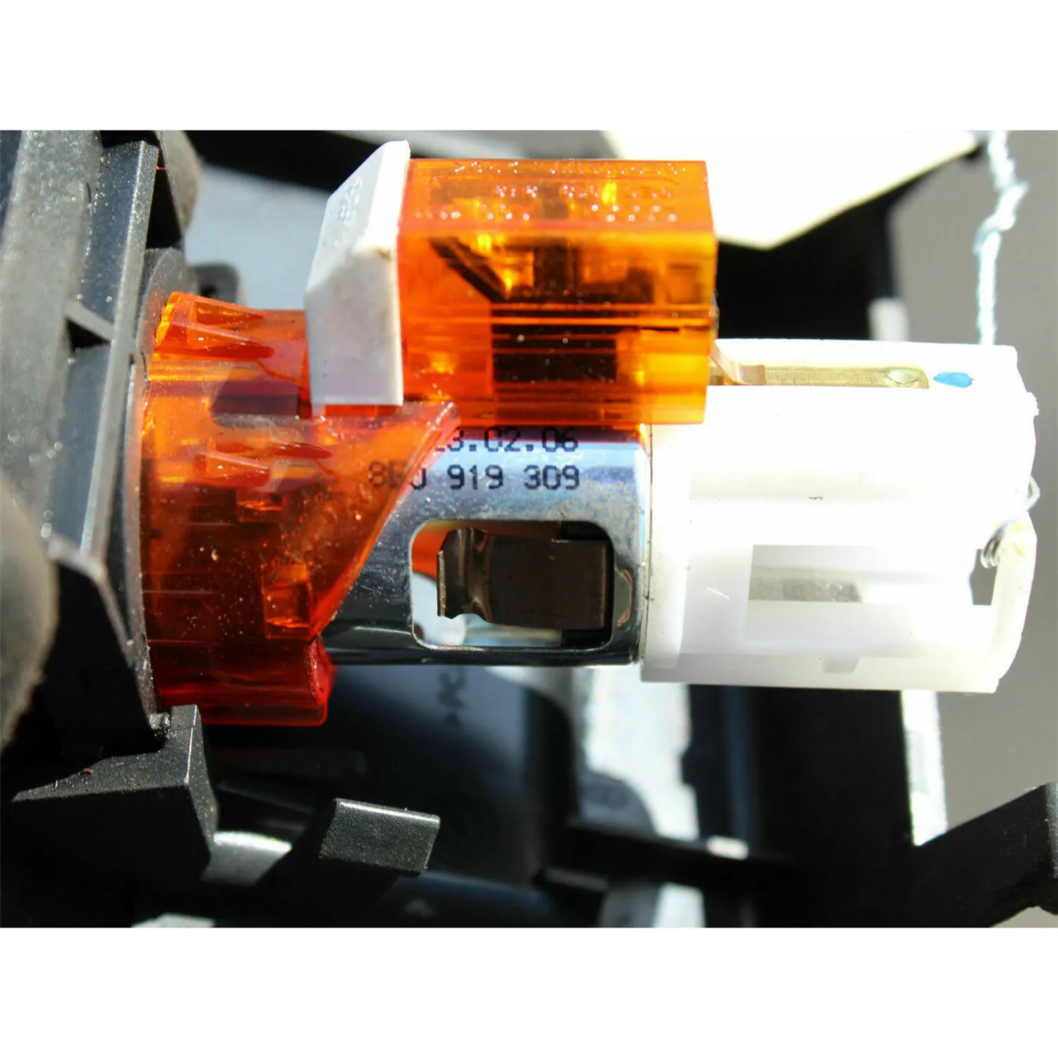 

1PC 12V Cigarette Lighter Socket Assembly for Audi A4 A5 A6 A8 Q7 Replace 8K0919343 8E0919309 3-Pin Power Outlet + Base