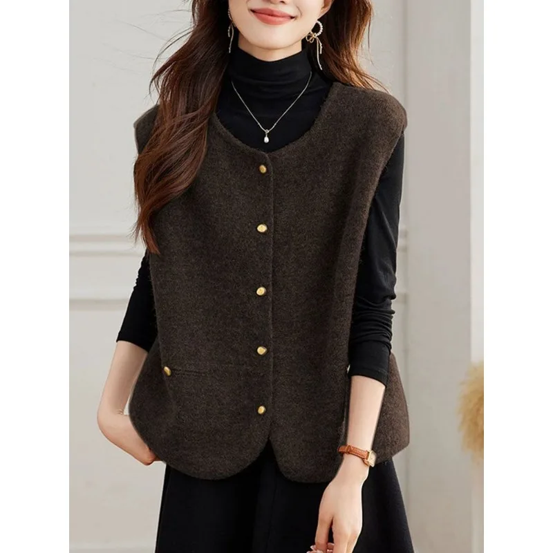 Spring New Sleeveless Small Gold Buckle Knitted Vest Jacket Loose and Versatile Fashionable Thick Top