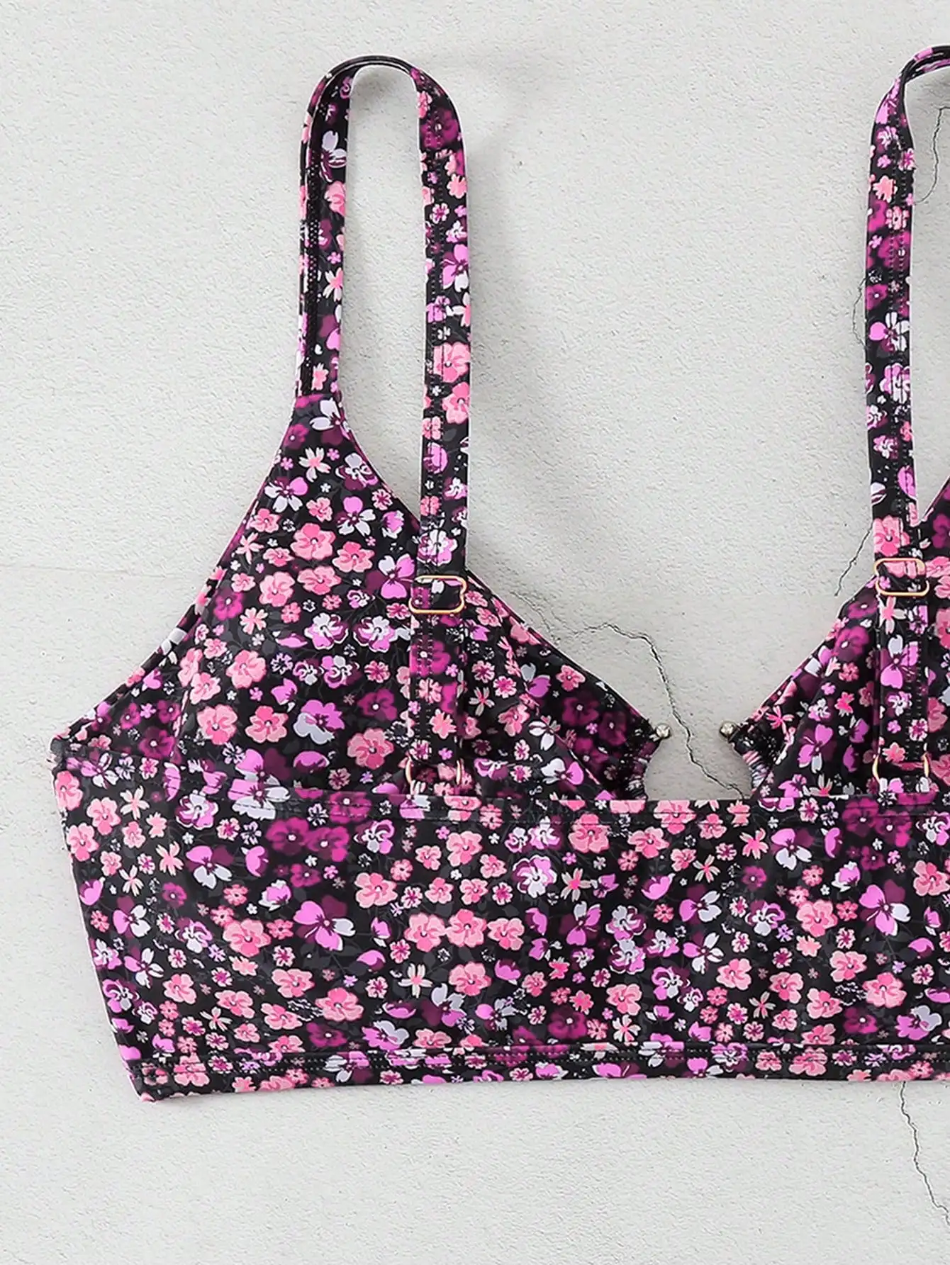 

Floral Print Adjustable Strap Hollow Out Metal Accent Bikini Top For Women Beach Vacation