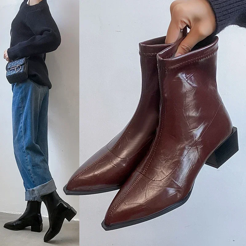 Botas cortas puntiagudas para mujer, botines ajustados de tacón grueso, diseño pequeño y versátil, a la moda, 2024