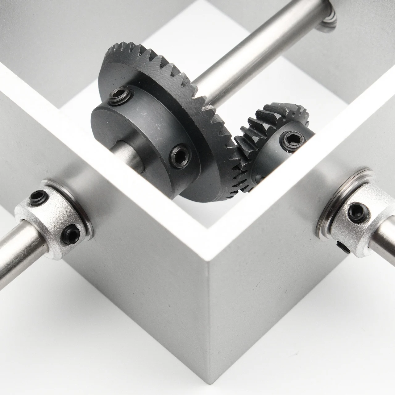 1:2 Right Angle Drive Bevel GearBox 90° Reversing Mechanical Angle  Indicator Reducer 6MM/8MM Shaft 1M 20T 40T